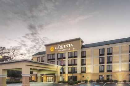 La Quinta Inn & Suites by Wyndham Jackson North - image 1